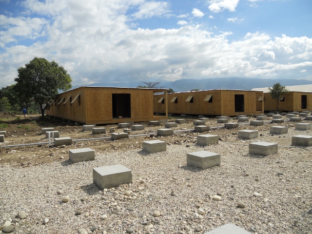 Bâtiments avec volets posés